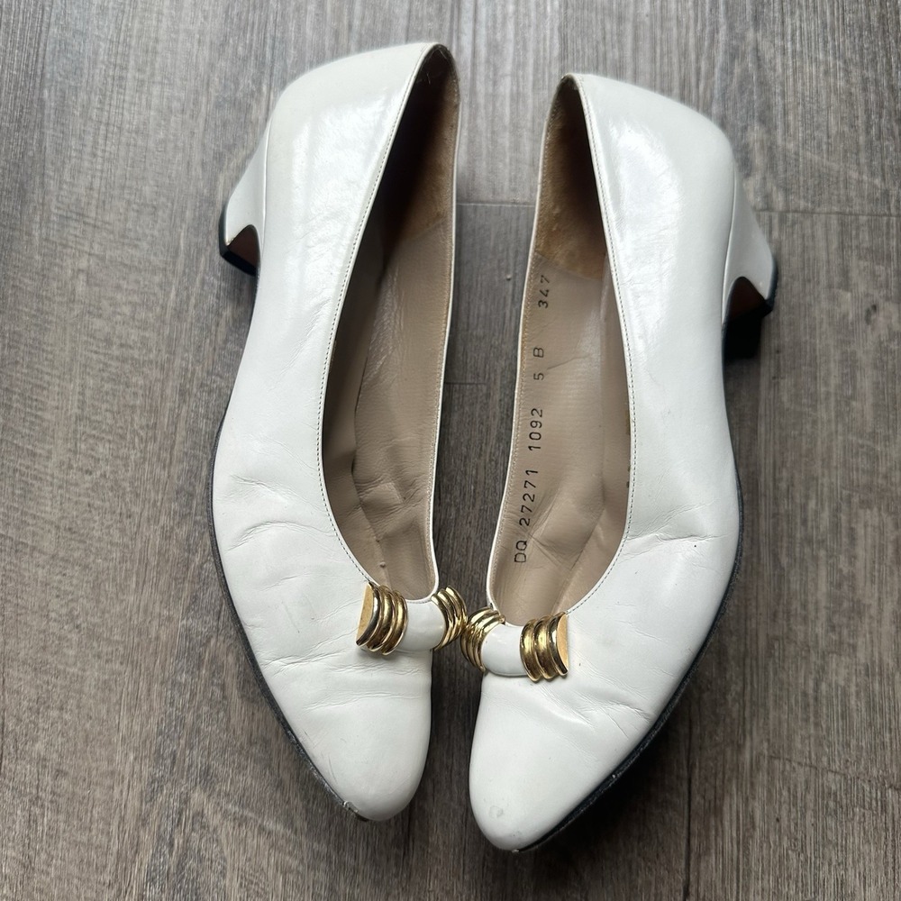 Vintage Salvatore Ferragamo Size 5B Cream Pumps Gold Accent Heels